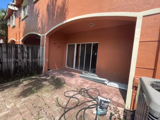 Продажа дома по адресу 904 NW 100th Ave - фото 9356449