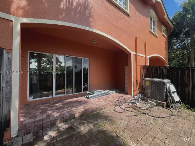 Продажа дома по адресу 904 NW 100th Ave - фото 9356451