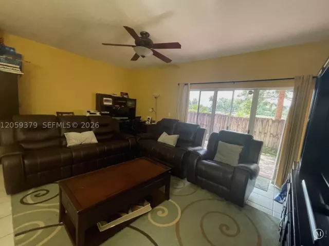 Продажа дома по адресу 904 NW 100th Ave - фото 9356454