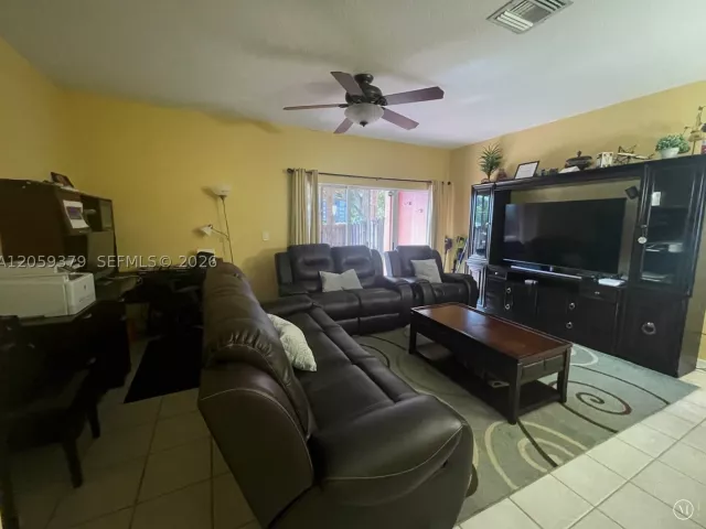 Продажа дома по адресу 904 NW 100th Ave - фото 9356455