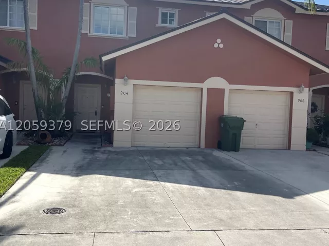 Продажа дома по адресу 904 NW 100th Ave - фото 9356388