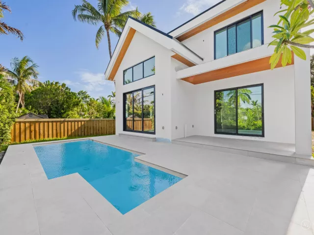 Продажа дома по адресу 1628 NE 17th Avenue - фото 8922030