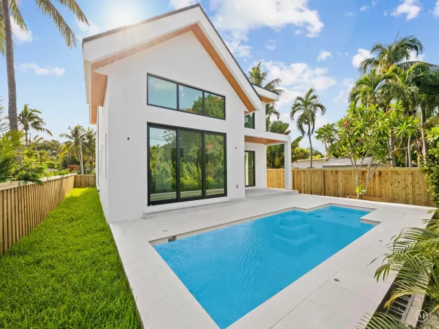Продажа дома по адресу 1628 NE 17th Avenue - фото 8922031