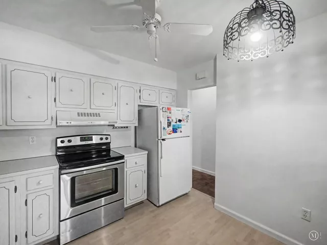 Продажа дома по адресу 4650 NE 2ND Terrace - фото 8916424