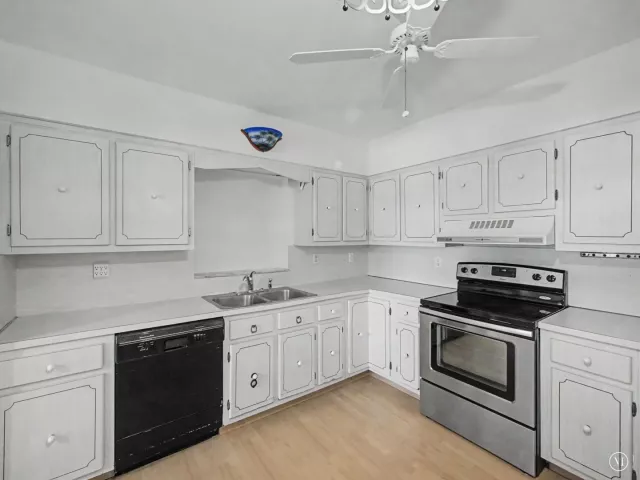 Продажа дома по адресу 4650 NE 2ND Terrace - фото 8916425