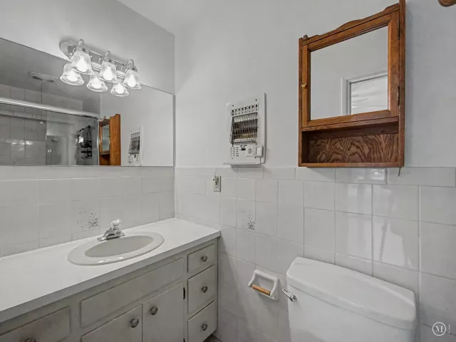 Продажа дома по адресу 4650 NE 2ND Terrace - фото 8916428