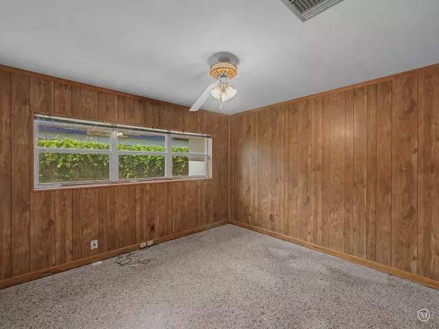 Продажа дома по адресу 4650 NE 2ND Terrace - фото 8916430