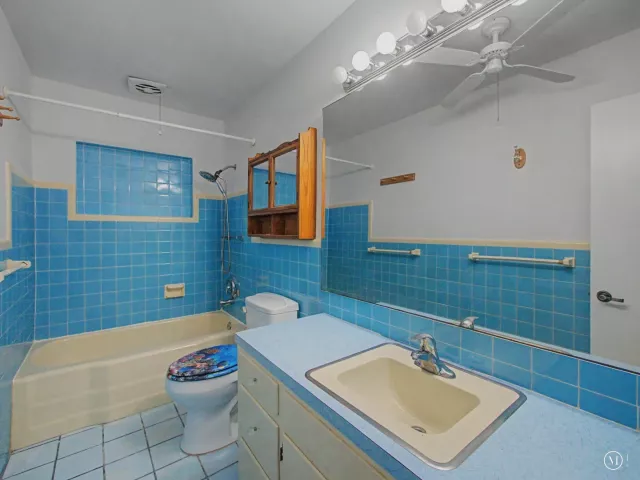 Продажа дома по адресу 4650 NE 2ND Terrace - фото 8916431