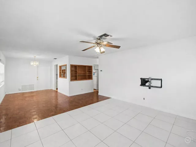 Продажа дома по адресу 4650 NE 2ND Terrace - фото 8916420