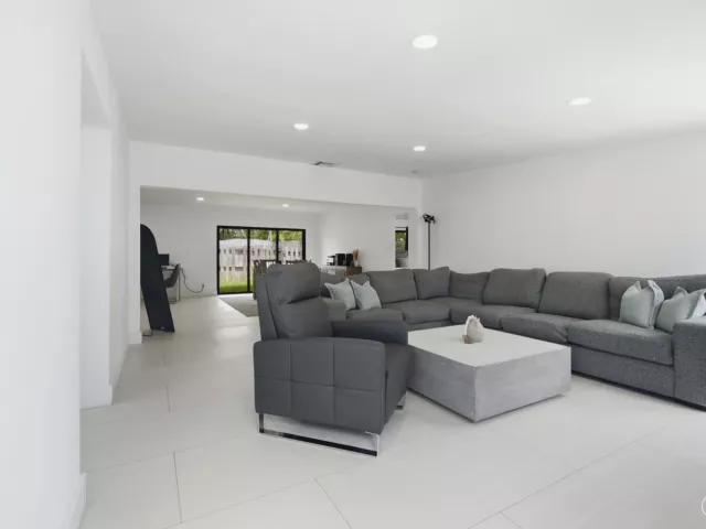 Продажа дома по адресу 1333 SE 8TH Street - фото 9180910