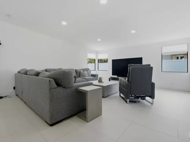 Продажа дома по адресу 1333 SE 8TH Street - фото 9180936