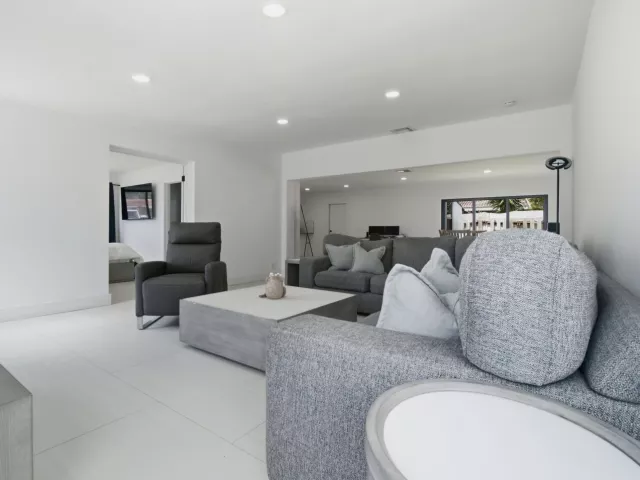Продажа дома по адресу 1333 SE 8TH Street - фото 9180937