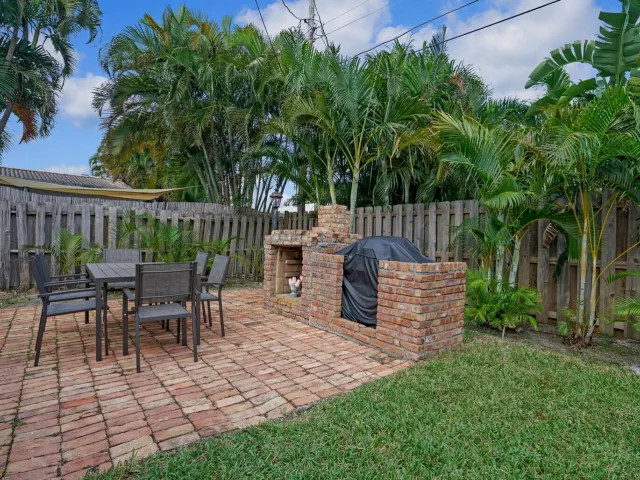 Продажа дома по адресу 1333 SE 8TH Street - фото 9180942