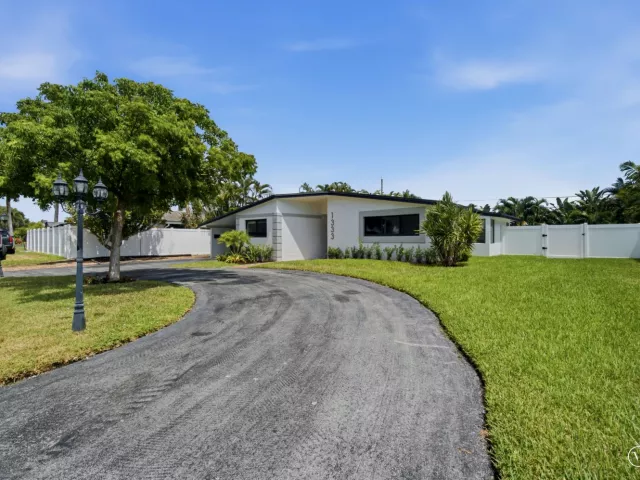 Продажа дома по адресу 1333 SE 8TH Street - фото 9180901
