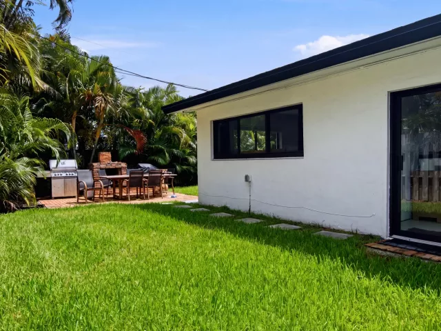 Продажа дома по адресу 1333 SE 8TH Street - фото 9180950