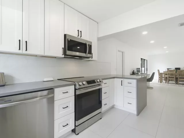 Продажа дома по адресу 1333 SE 8TH Street - фото 9180907