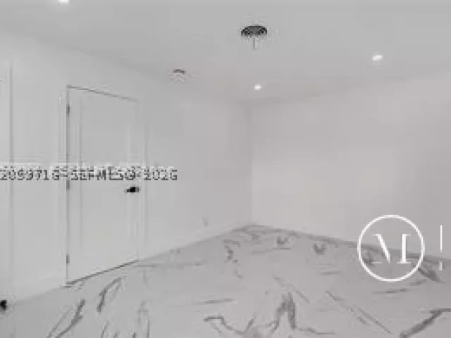 Продажа дома по адресу 2185 Imperial Point Dr - фото 8917282