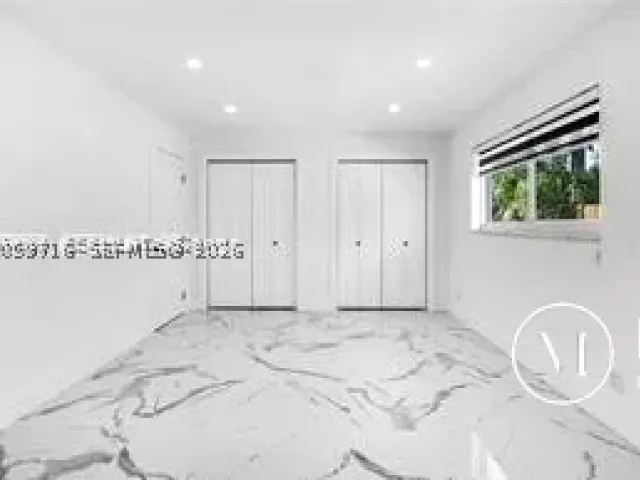 Продажа дома по адресу 2185 Imperial Point Dr - фото 8917283