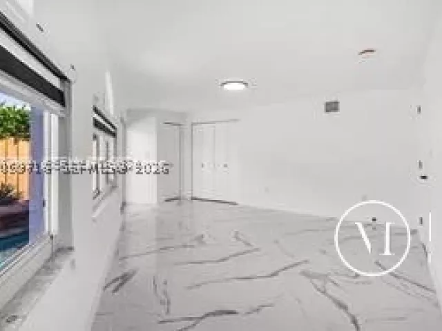 Продажа дома по адресу 2185 Imperial Point Dr - фото 8917285