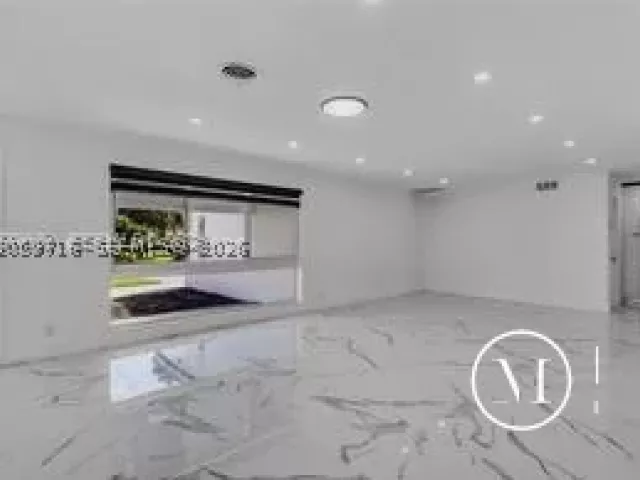 Продажа дома по адресу 2185 Imperial Point Dr - фото 8917286