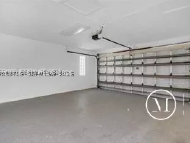 Продажа дома по адресу 2185 Imperial Point Dr - фото 8917289
