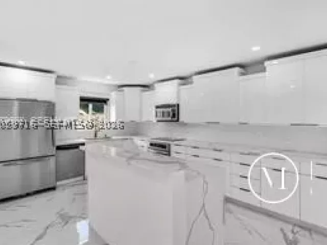 Продажа дома по адресу 2185 Imperial Point Dr - фото 8917290