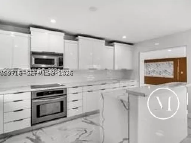 Продажа дома по адресу 2185 Imperial Point Dr - фото 8917291