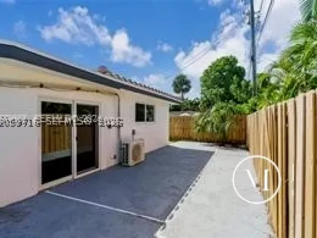Продажа дома по адресу 2185 Imperial Point Dr - фото 8917277