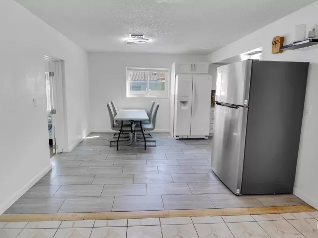 Продажа дома по адресу 2233 NW 3rd Avenue - фото 9359418