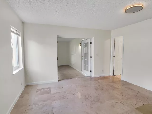 Продажа дома по адресу 2233 NW 3rd Avenue - фото 9359424