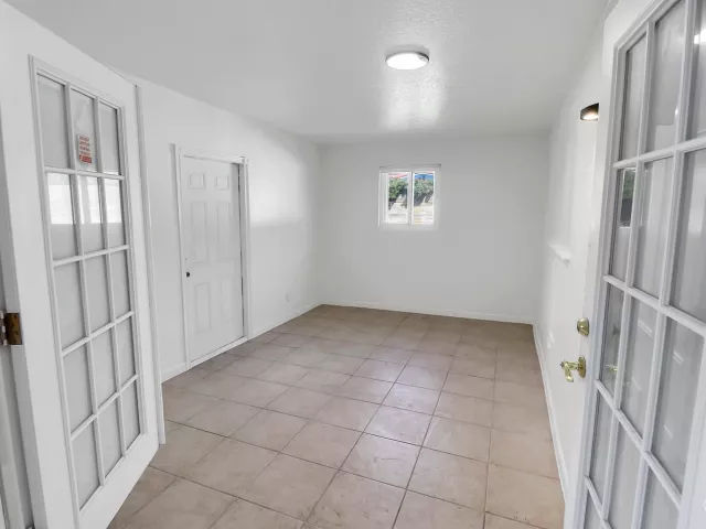 Продажа дома по адресу 2233 NW 3rd Avenue - фото 9359425