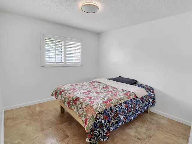 Продажа дома по адресу 2233 NW 3rd Avenue - фото 9359432