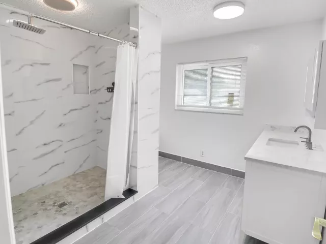 Продажа дома по адресу 2233 NW 3rd Avenue - фото 9359433