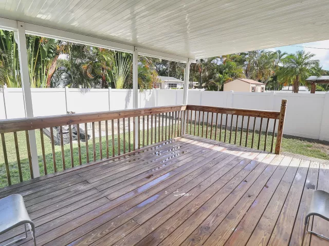 Продажа дома по адресу 2233 NW 3rd Avenue - фото 9359437
