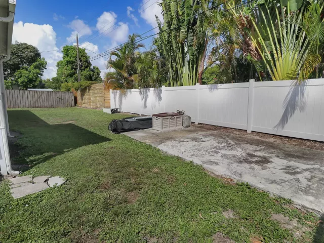 Продажа дома по адресу 2233 NW 3rd Avenue - фото 9359438