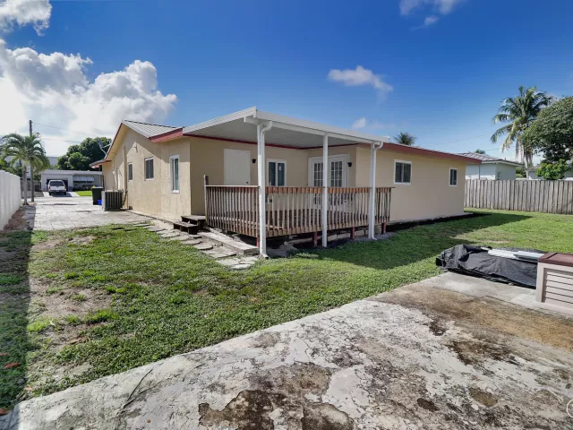 Продажа дома по адресу 2233 NW 3rd Avenue - фото 9359439