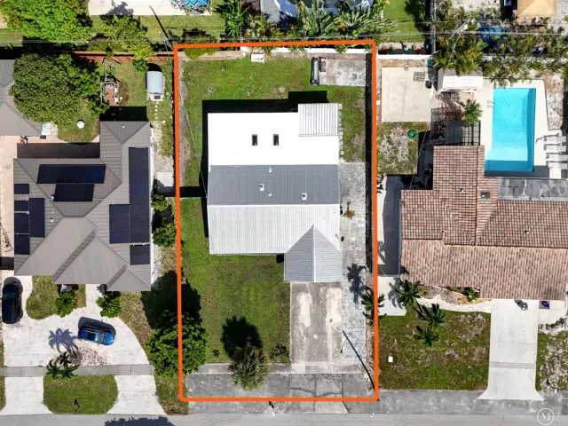 Продажа дома по адресу 2233 NW 3rd Avenue - фото 9359441
