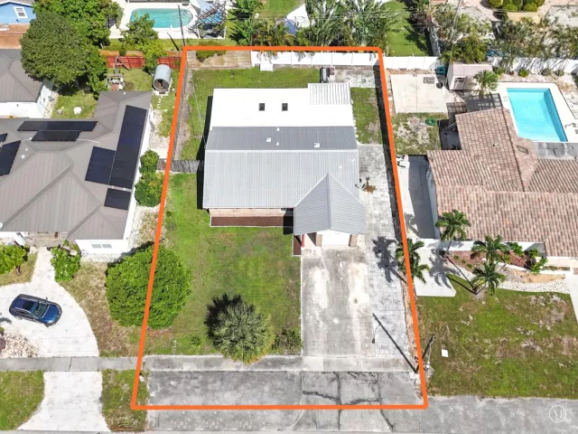 Продажа дома по адресу 2233 NW 3rd Avenue - фото 9359442