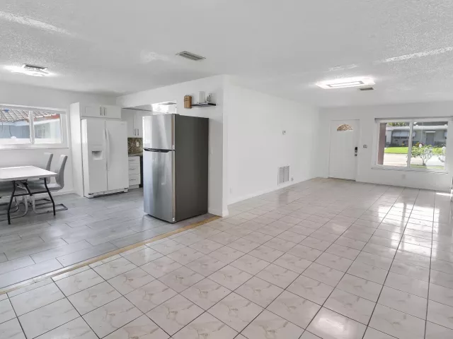 Продажа дома по адресу 2233 NW 3rd Avenue - фото 9359417