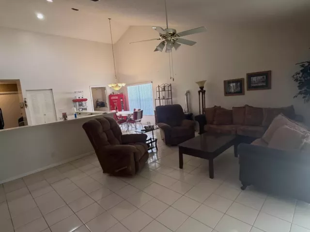 Продажа дома по адресу 16320 NW 9th Drive - фото 9359708
