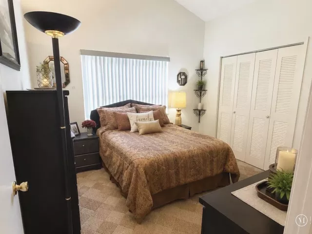 Продажа дома по адресу 16320 NW 9th Drive - фото 9359711