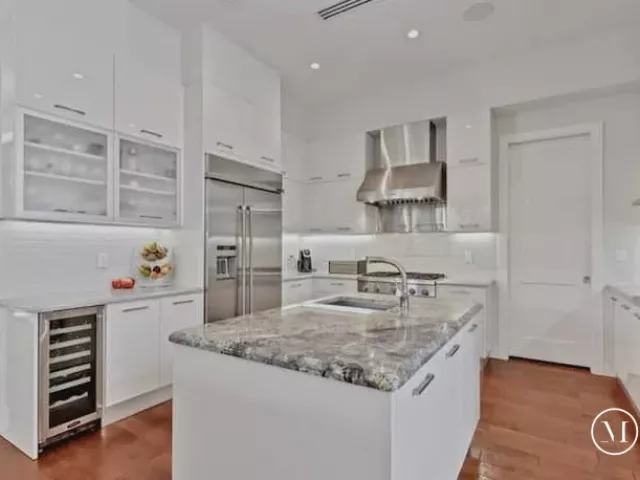 Продажа дома по адресу 404 NE 13th Avenue - фото 8917973