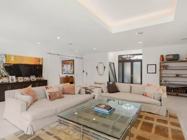 Продажа дома по адресу 2517 NE 13TH Street - фото 8922480