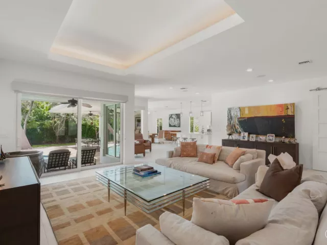 Продажа дома по адресу 2517 NE 13TH Street - фото 8922482