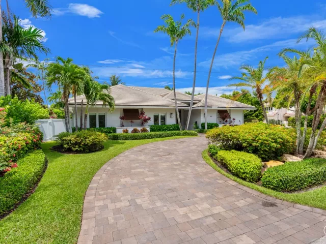 Продажа дома по адресу 2517 NE 13TH Street - фото 8922470