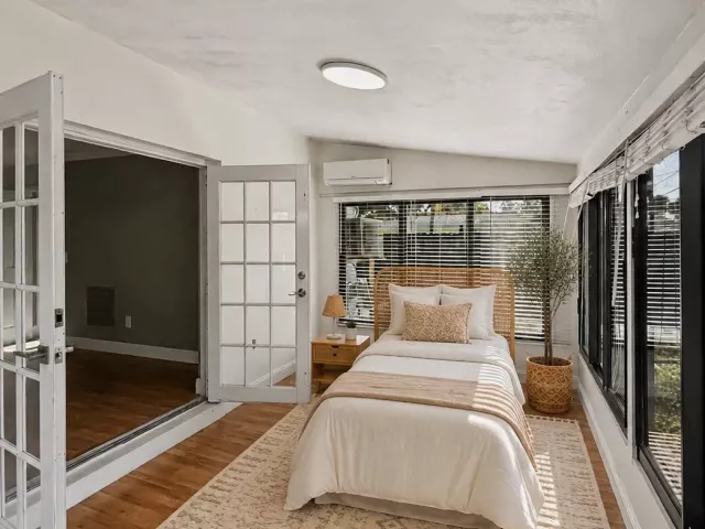Продажа дома по адресу 150 SE 5th Court - фото 9357349