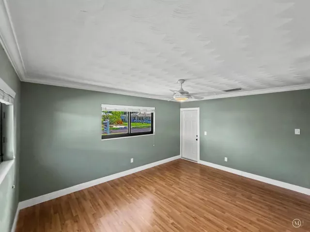 Продажа дома по адресу 150 SE 5th Court - фото 9357355