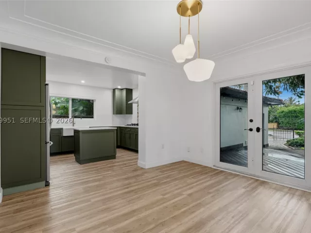 Продажа дома по адресу 110 N 16th Ave - фото 9203030