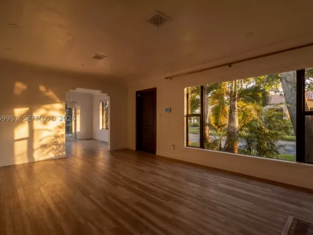 Продажа дома по адресу 110 N 16th Ave - фото 9203047