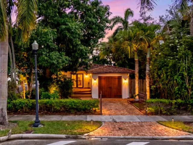 Продажа дома по адресу 110 N 16th Ave - фото 9203016